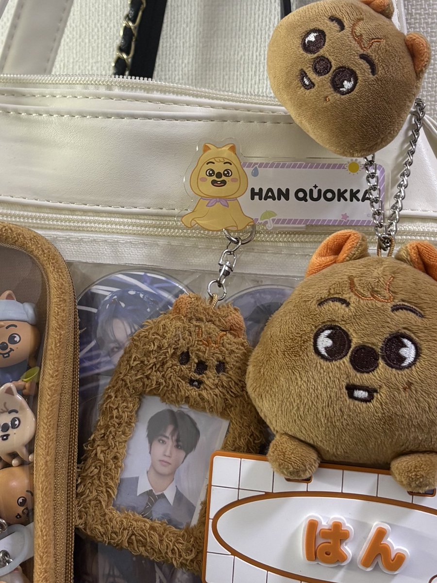 Han_love_08's tweet photo. どこ行ったんですか私のネームバッジとIDフォトケース😭😭😭😭😭😭😭
昨日インテックスいた方で拾った人とか届けてくれた方いませんか？т тт т
 #スキズ  #スキズ落とし物 https://t.co/e3enUQDk41