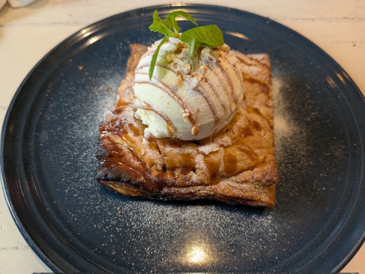 カフェラテ☕️
何のキャラか知らんけど🤔
明日からダイエットに勤しみます🫄🫡