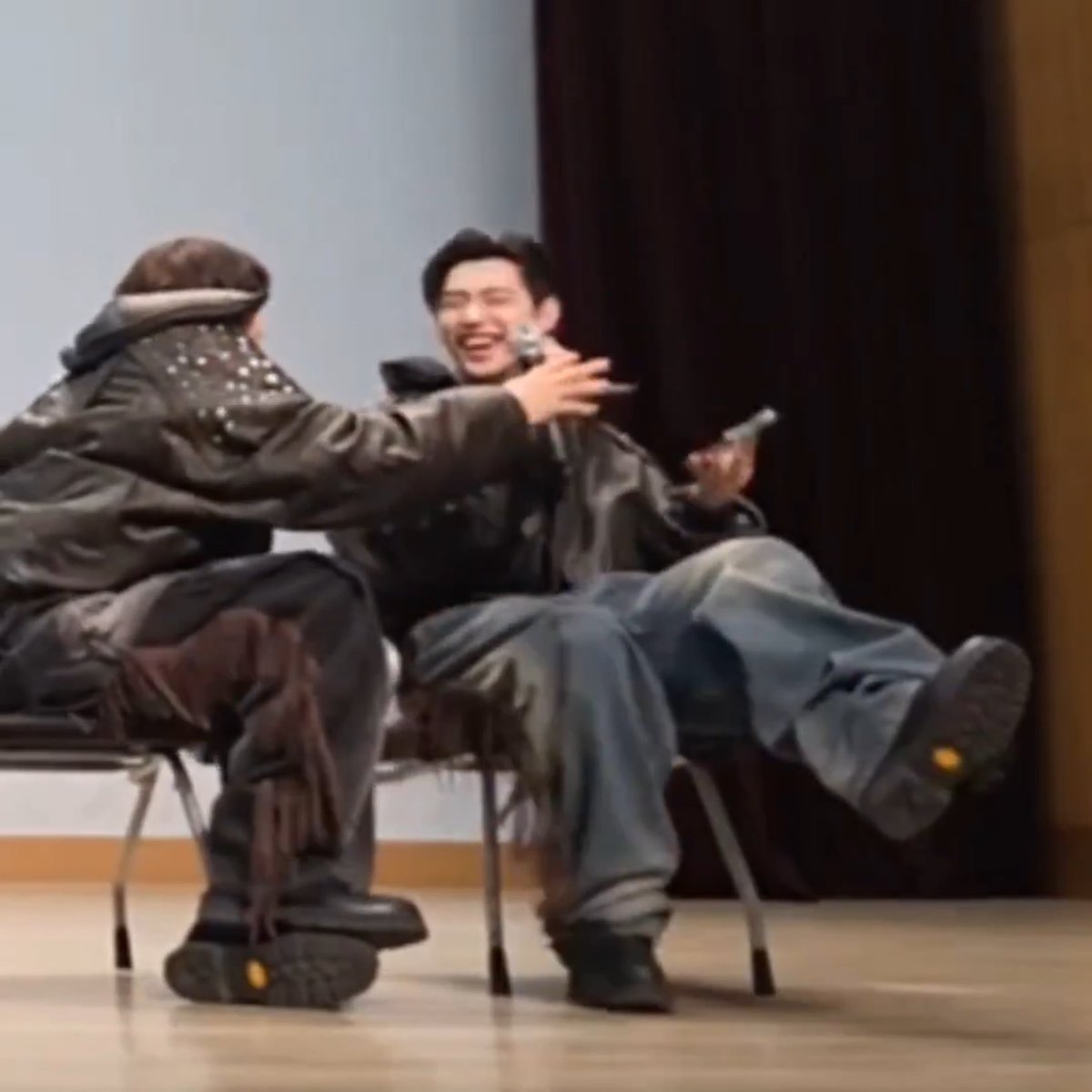 ddeonugwiyo's tweet image. อรืม เข้าใจแระว่าทำไมขำกันขี้แตก เซลฟี่โคตรลุง 555555555555555555555555555555555555555555555