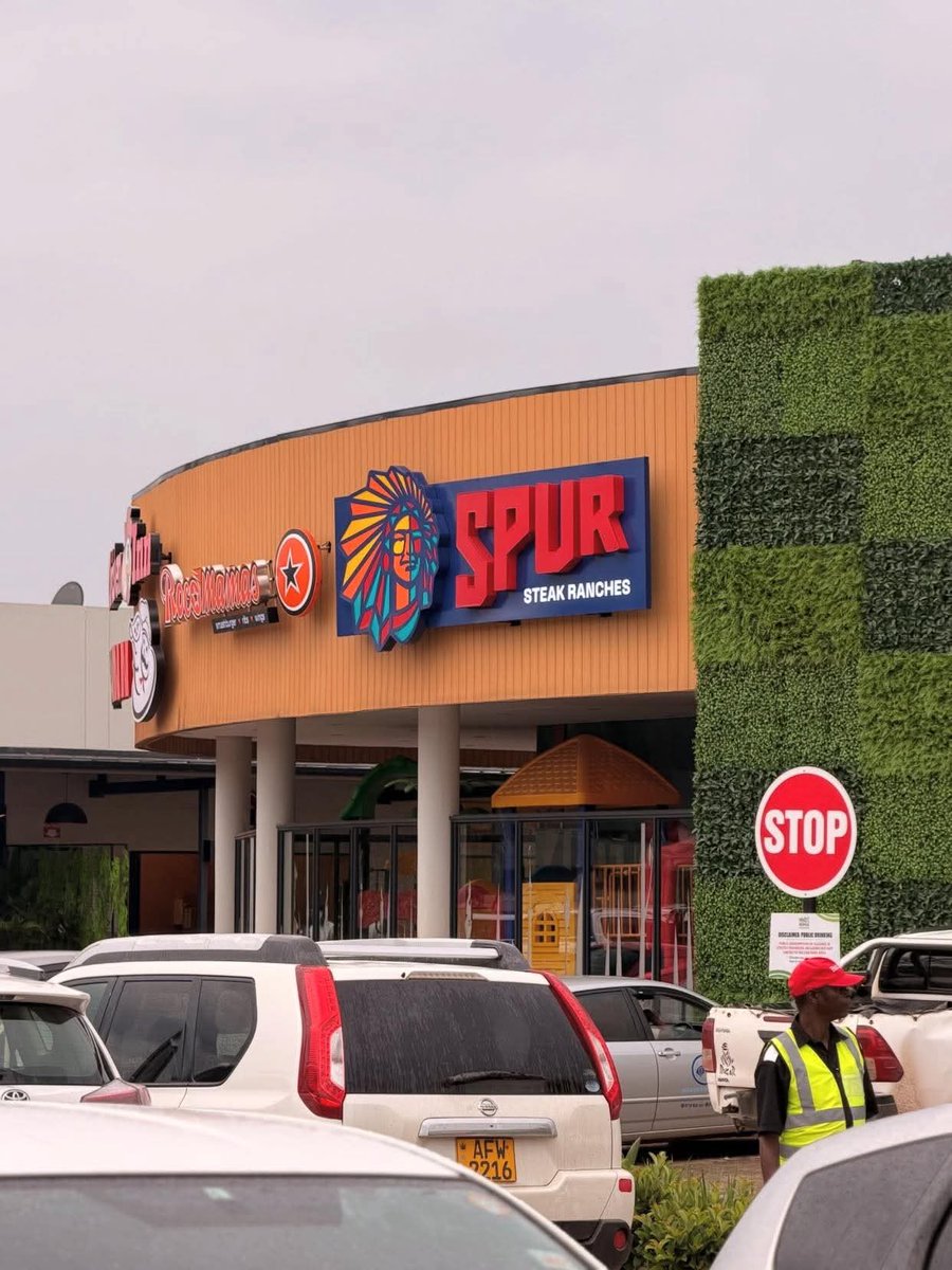 Miz_Ruraltarain's tweet image. With Spur's arrival, Zimbabwe is emerging as an alternative to Dubai.

Zimbabweans waitress in South Africa can now return home to earn a living 🙌👌