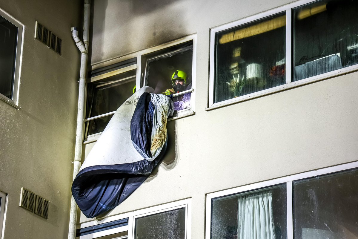 Brand in slaapkamer van appartementencomplex in Leiden