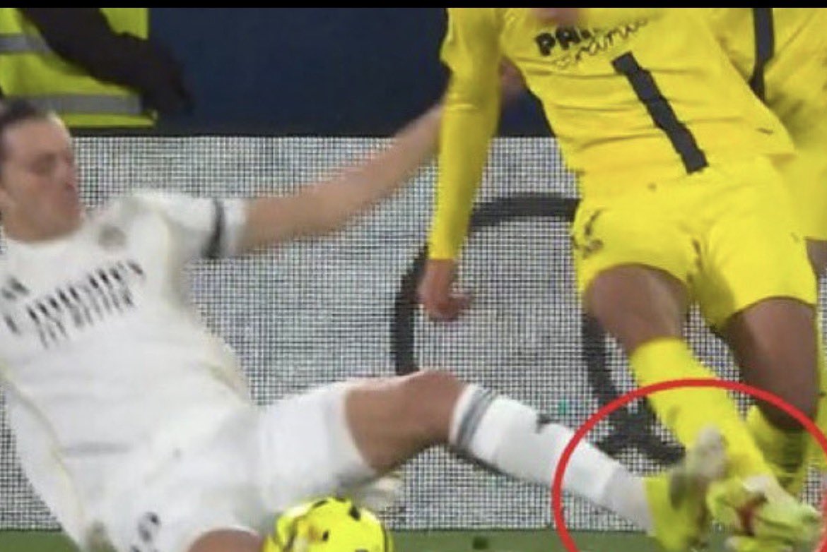 Has Real Madrid robbed a club ? tweet media