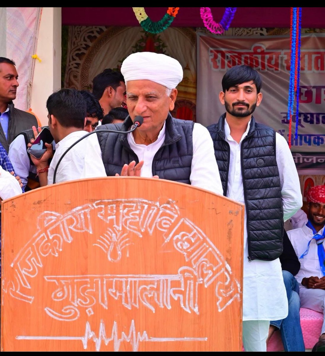 Durgadudi801's tweet photo. ये मुद्दा कोई राजनीति का नहीं है ये मुद्दा है जनता के सम्मान का @Hemaram_INC 
#जननायक_हेमाराम_चौधरी https://t.co/UxH6liwaoq