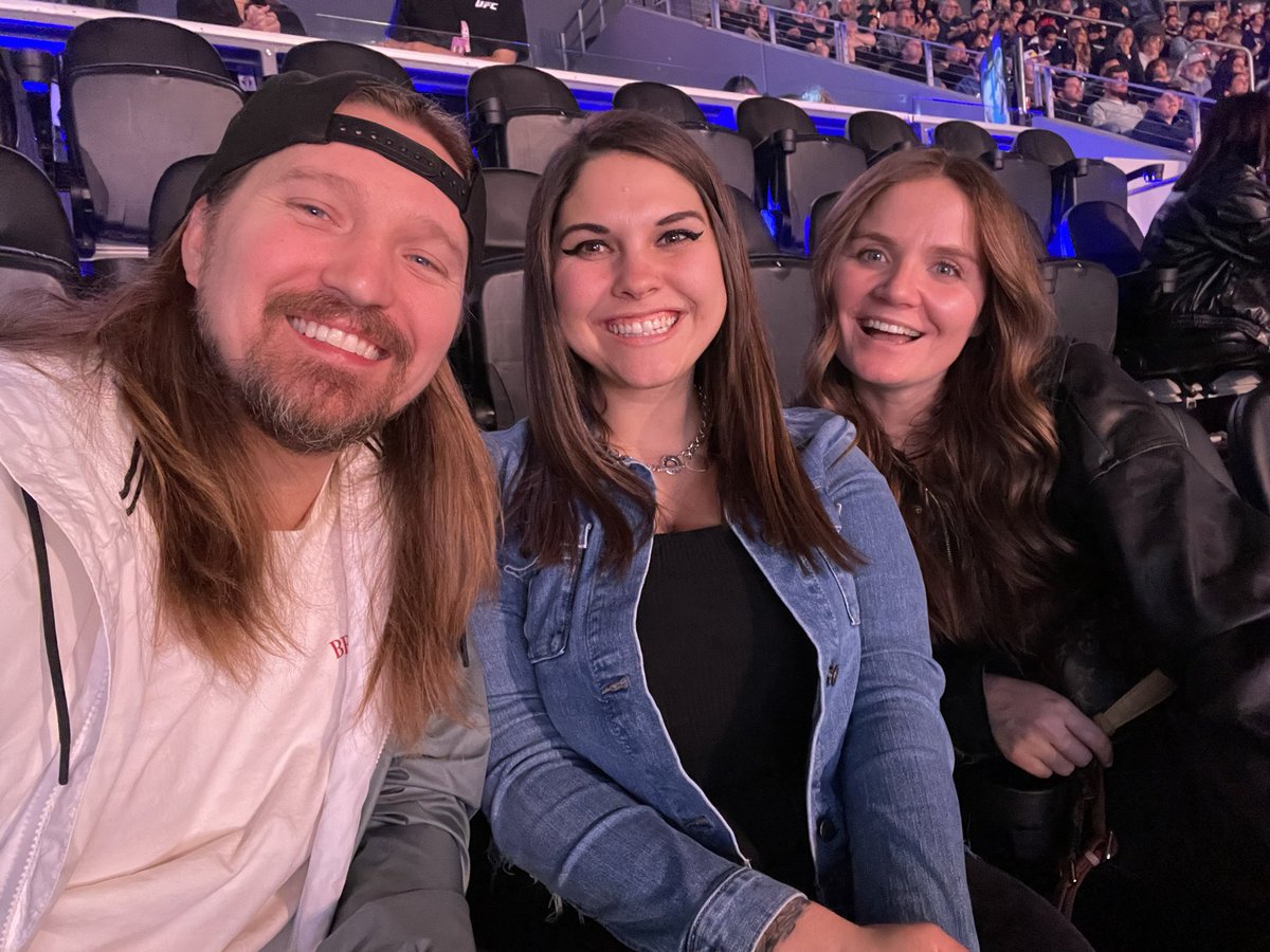 Spooky Em 🖤 tweet media