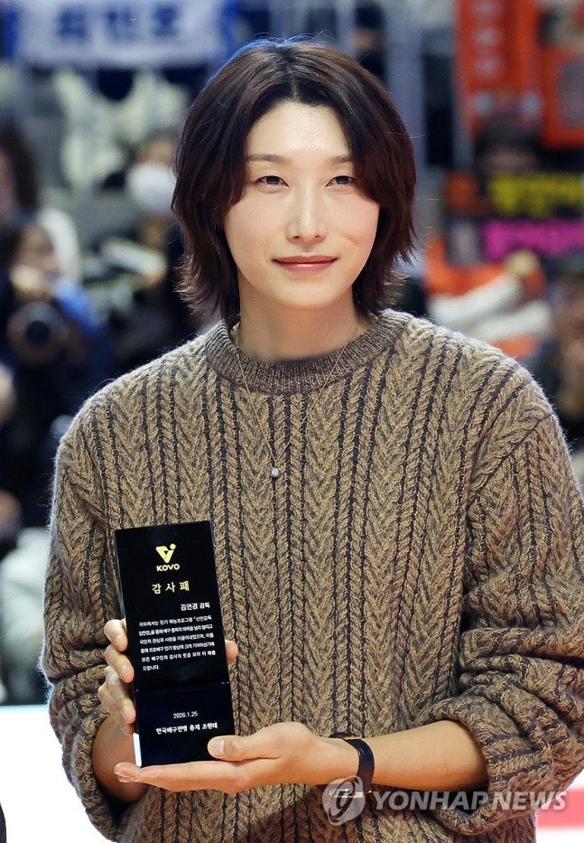 제품샷 보면 별 생각 없다가 김연경언니가 입으면 괜찮아보임..