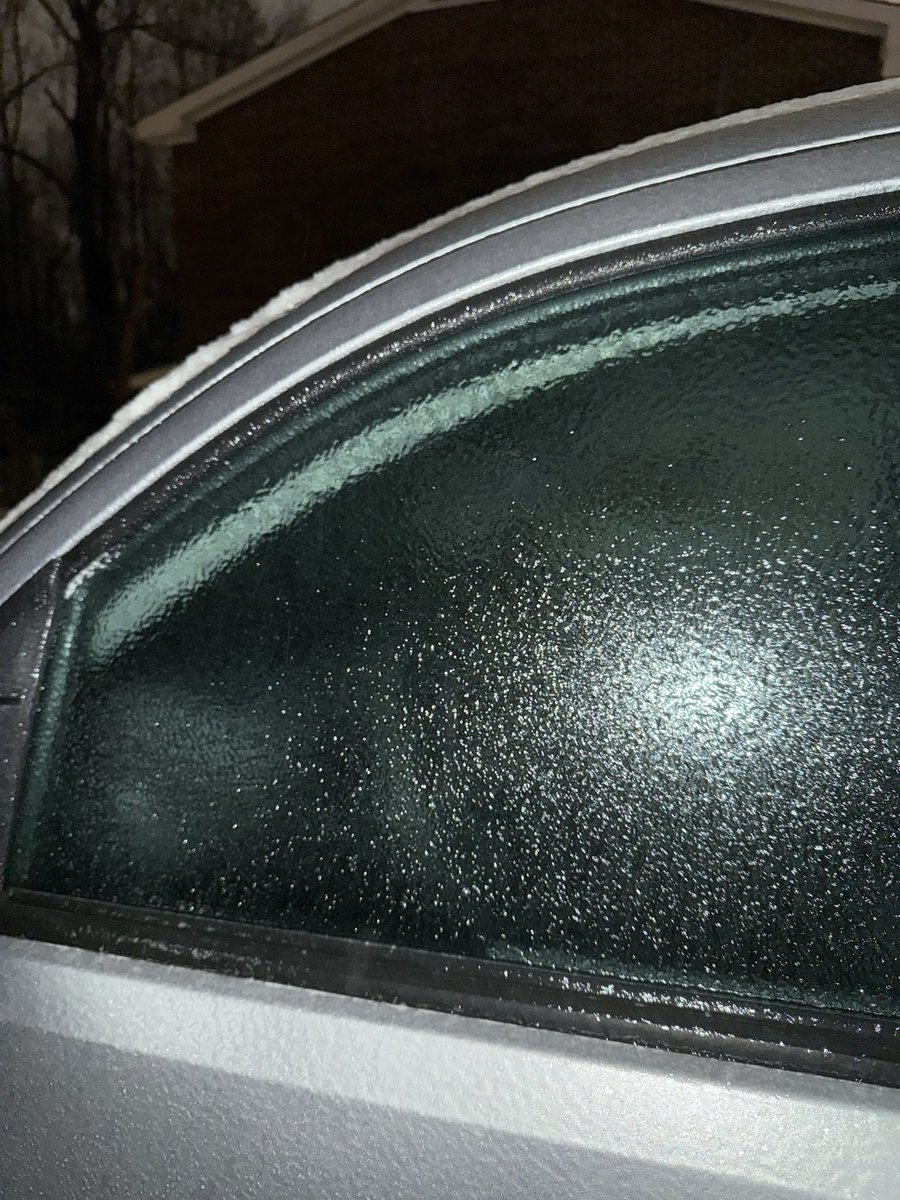 JuJuCharb's tweet photo. Freezing rain is steady falling— Shelby Park, East Nashville #tspotter https://t.co/4CfBLoqFG9
