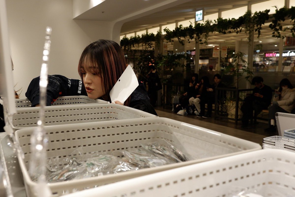 お渡し会参加リーガーの生チェキもチェキ風フォトのあたりとして封入し