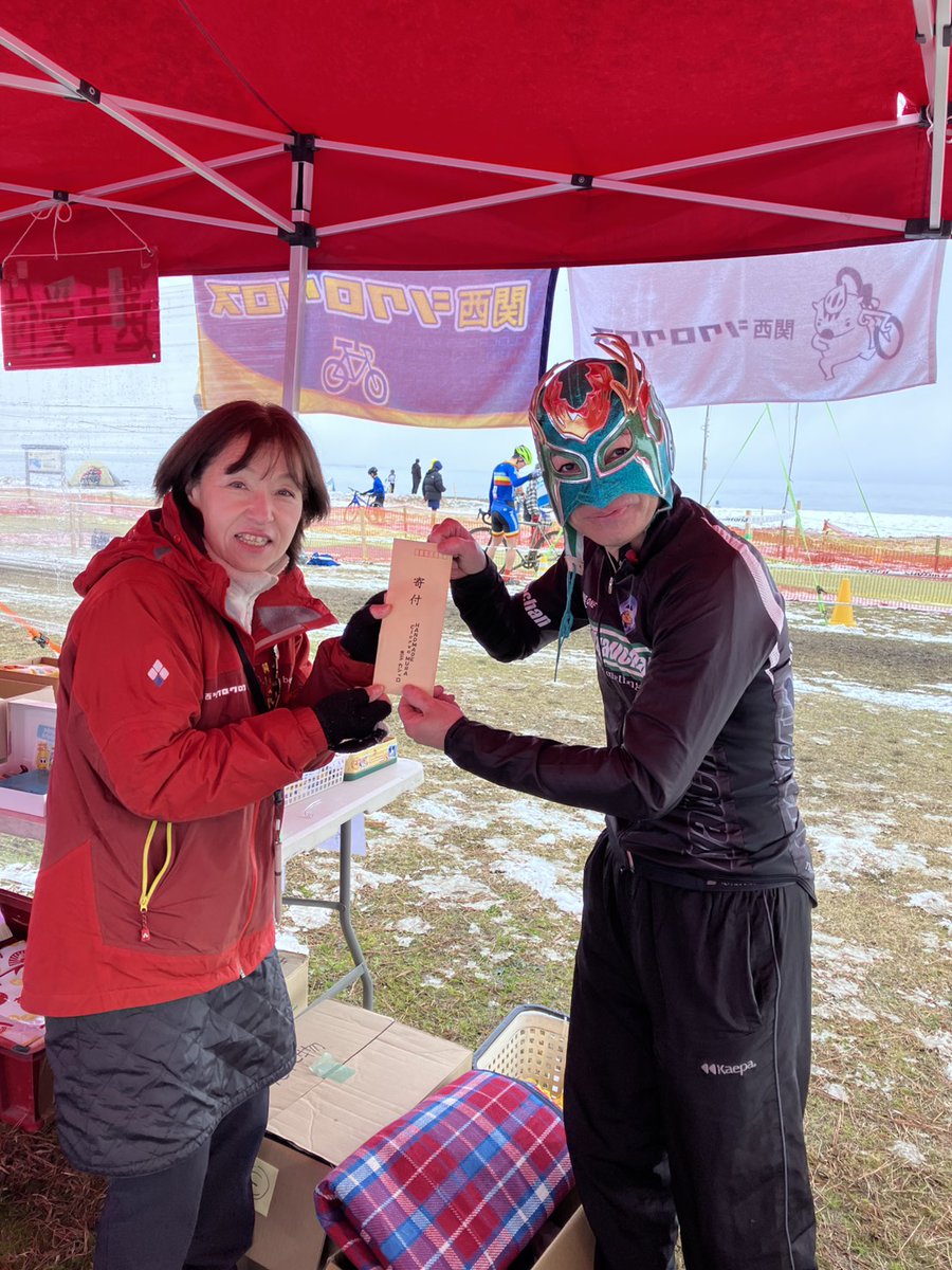 俺が制作したグッズの売上から経費を除いた収益全てを
CycloCross世界選手権遠征費用として寄付させてもらいました。