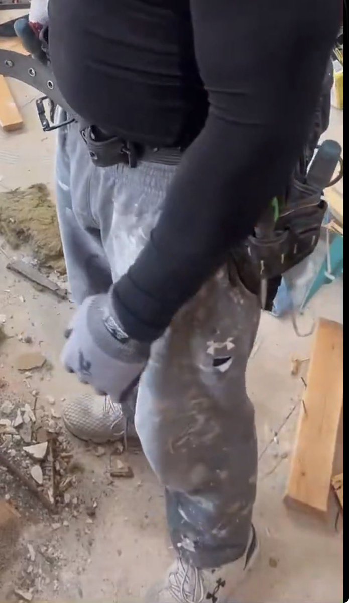 ScaffHunter's tweet photo. Builder bulge #builder #bulge #builderbulge #bulging #brickie #workie #tradie #fittradie #workgear #fitAF https://t.co/8fVJwomBWd