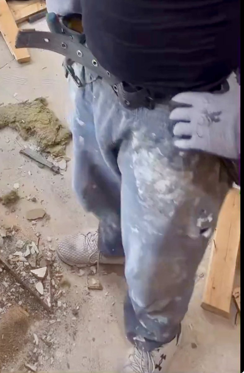 ScaffHunter's tweet photo. Builder bulge #builder #bulge #builderbulge #bulging #brickie #workie #tradie #fittradie #workgear #fitAF https://t.co/8fVJwomBWd