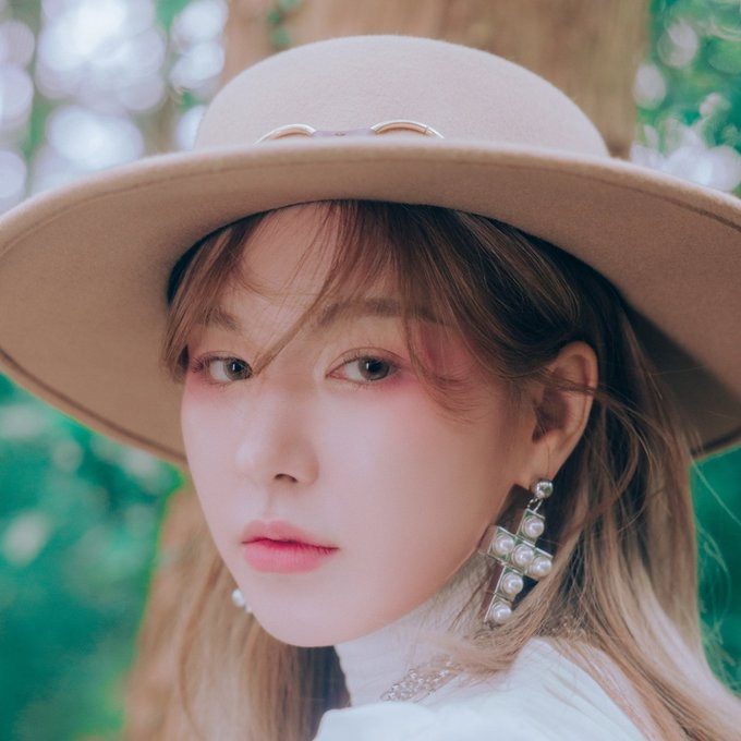 “Daydream” by #WENDY rises on the Worldwide iTunes Song Chart at #64 (+4).