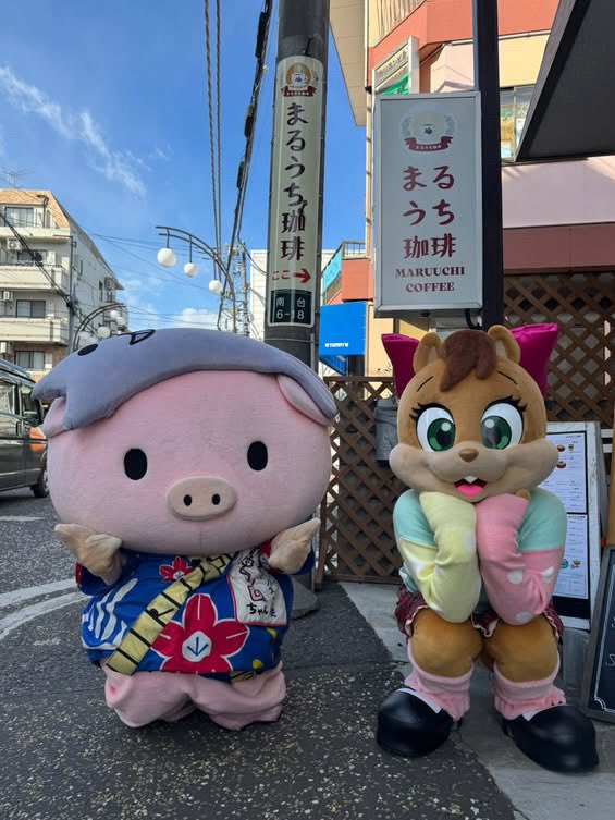 あゆコロちゃん
Welcome to Sagamihara 
いつもキュートな
シャティちゃん🫶
2人ともプリティ🩷
#まるうち珈琲
#シャティちゃん
#あゆコロちゃん
#サウザンロード