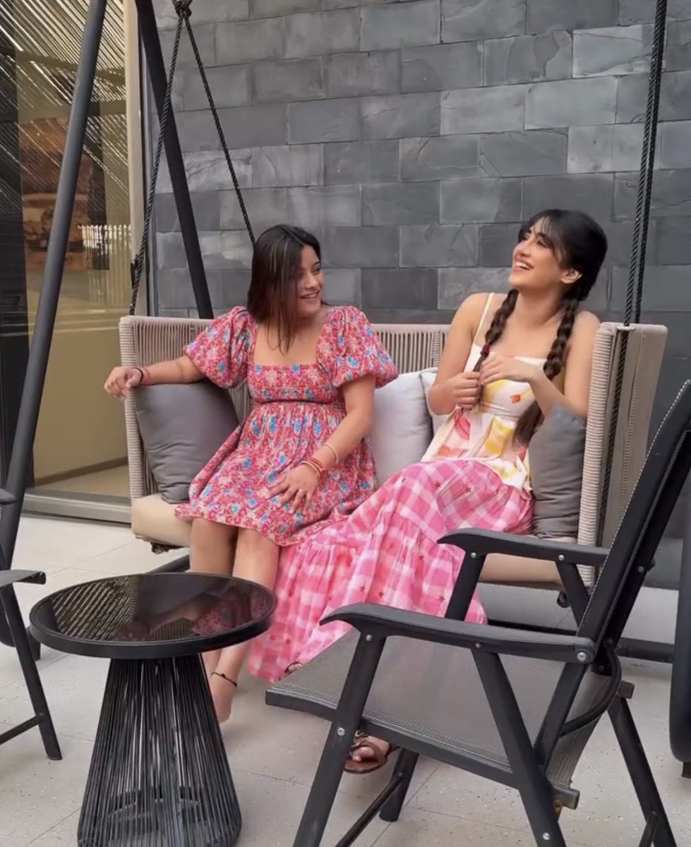 midnighthuess's tweet photo. Always celebrates her family with so much love🫶🏻
Shivangi you are a gem🥹

#ShivangiJoshi https://t.co/JuHfSV3mdV