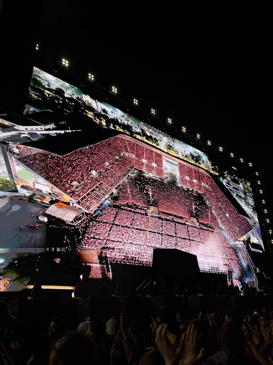 lierafett's tweet image. 45 canciones 
4 horas de concierto
+65000 personas

El concierto más grande de su historia, simplemente indescriptible 🫡

José Madero Vizcaíno 💜🐐 
@jose_madero