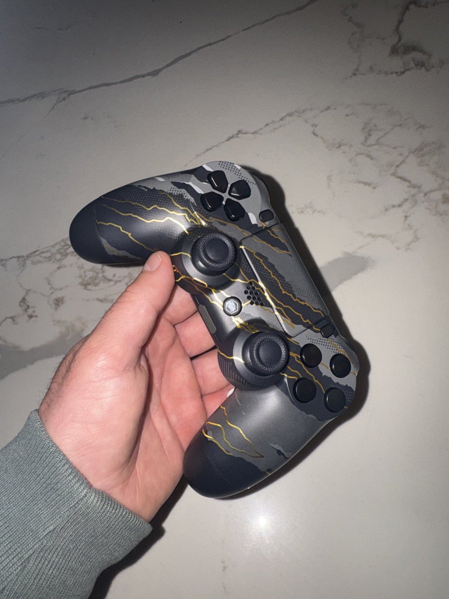 noahpelaez_'s tweet photo. @BattleBeaver x @mariusheier 
feels insane ! best controller I’ve used https://t.co/QM0KlraVlJ