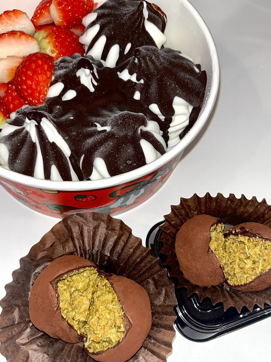 걸스훈련이란?
: 슈프림 순살에 로제떡볶이, 감자폭탄까지 시켜서 1차로 꾸덕바삭식사 즐겨주고 초코쉘, 딸기 왕창 뿌린 아슈크림에 녹진 두쫀쿠 먹으면서 2차 달콤상콤 후식타임을 가져주는 것

*중요* 이거 다 먹고 다가오는 개큰혈스를 이겨내고 새벽 5시까지 수다타임을 가질 수 있는가