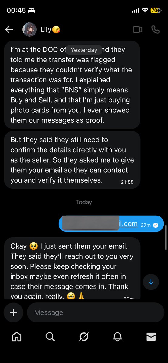 flowerbdream's tweet image. พอมันไปแบงก์ มันก็บอกเหตุผลเพราะว่าแบงก์สงสัยเรื่องที่มันเขียน BNS (buy and sell) products ในโน้ต (เราก็เริ่มเอ้ะแล้วว่าแบงก์จะบล้อคเพราะแค่เหตุผลนี้หรอ) 

มันขออีเมลเพราะแบงก์จะให้เรายืนยันอีกที นี่ก้ให้ๆไป (ทำทำไมวะ😭)…