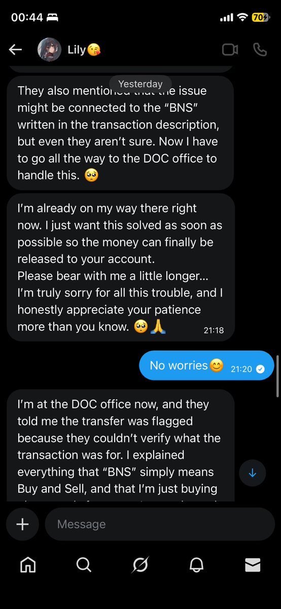 flowerbdream's tweet image. พอมันไปแบงก์ มันก็บอกเหตุผลเพราะว่าแบงก์สงสัยเรื่องที่มันเขียน BNS (buy and sell) products ในโน้ต (เราก็เริ่มเอ้ะแล้วว่าแบงก์จะบล้อคเพราะแค่เหตุผลนี้หรอ) 

มันขออีเมลเพราะแบงก์จะให้เรายืนยันอีกที นี่ก้ให้ๆไป (ทำทำไมวะ😭)…