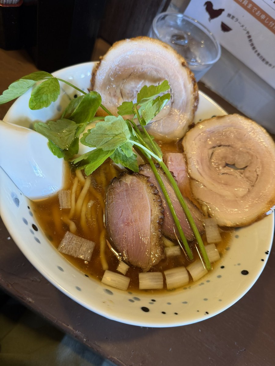 yamiyo_97's tweet image. 麺処宥乃@小田急相模原

天城黒豚×最上鴨
黒醤油らーめん手打ち
＋国産ばらチャーシュー🐷

入店時ラス3😇あっぶねぇ💦
上品だけど物足りない？とか一切ない
鴨の甘み×天城黒豚の分厚い旨み🤤
最上鴨チャーシュー🐴🎶
最後はライスドボンで、はい優勝🏆🍚

moy.の黒糖シフォンケーキも買えました🎶