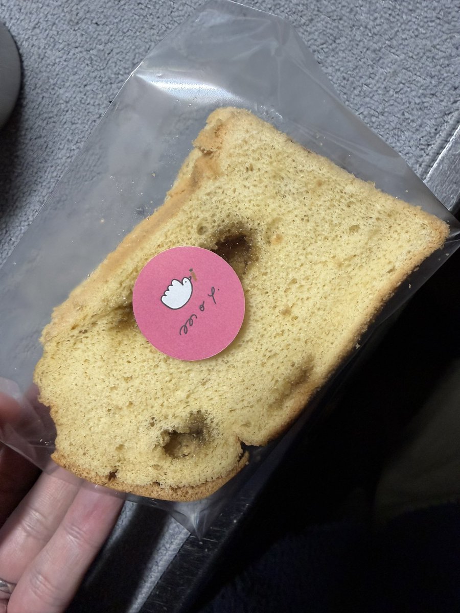 yamiyo_97's tweet image. 麺処宥乃@小田急相模原

天城黒豚×最上鴨
黒醤油らーめん手打ち
＋国産ばらチャーシュー🐷

入店時ラス3😇あっぶねぇ💦
上品だけど物足りない？とか一切ない
鴨の甘み×天城黒豚の分厚い旨み🤤
最上鴨チャーシュー🐴🎶
最後はライスドボンで、はい優勝🏆🍚

moy.の黒糖シフォンケーキも買えました🎶