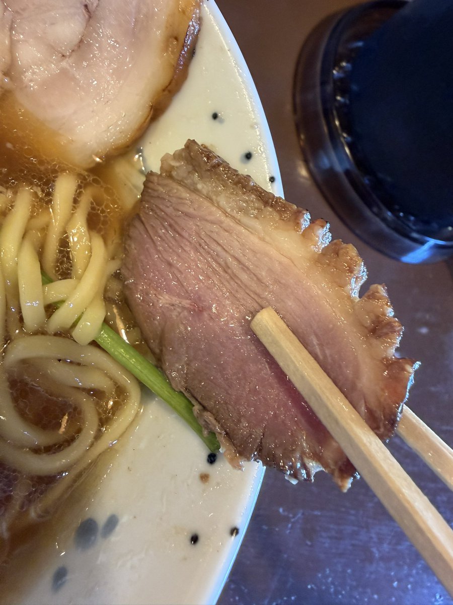 yamiyo_97's tweet image. 麺処宥乃@小田急相模原

天城黒豚×最上鴨
黒醤油らーめん手打ち
＋国産ばらチャーシュー🐷

入店時ラス3😇あっぶねぇ💦
上品だけど物足りない？とか一切ない
鴨の甘み×天城黒豚の分厚い旨み🤤
最上鴨チャーシュー🐴🎶
最後はライスドボンで、はい優勝🏆🍚

moy.の黒糖シフォンケーキも買えました🎶