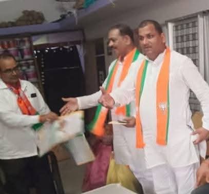 PravendraDhar's tweet photo. फूलपुर (प्रयागराज) उत्तर प्रदेश से लोकसभा सांसद #आदरणीय_श्री_प्रवीण_पटेल_जी आपको जन्मदिन की हार्दिक शुभकामनाएं।💐
                        ईश्वर से आपके उत्तम स्वास्थ्य, दीर्घायु और मंगलमय जीवन की प्रार्थना करता हूं।
#PraveenSinghpatel https://t.co/UEyylOCGR3