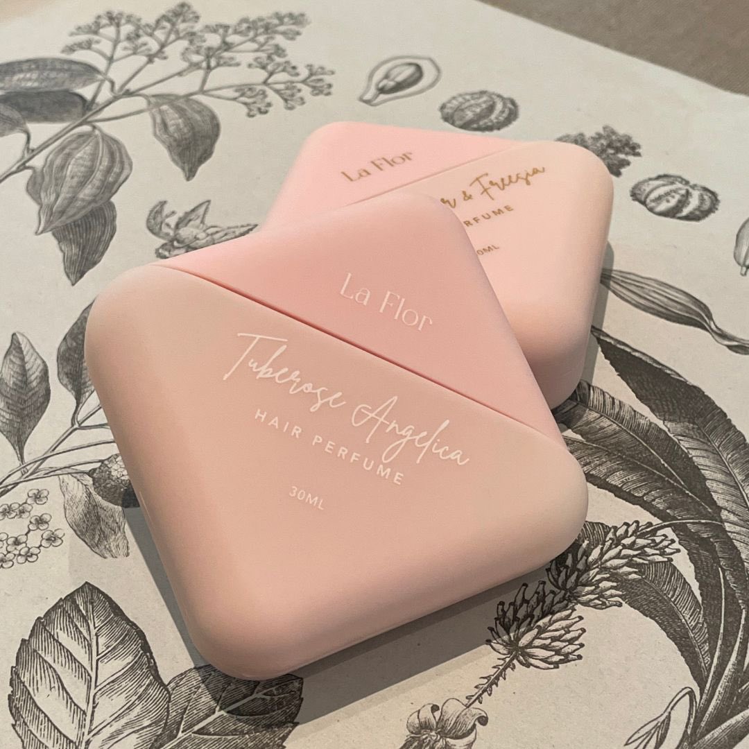 haniabellae's tweet photo. Dulu I ingat hair perfume ni tak penting, rupanya dia small detail yang buat orang ingat dekat kita. 

First spray hair perfume ni terus faham maksud bau expensive yang orang sebut sebutkan 💸 https://t.co/hIOVGv7uTc