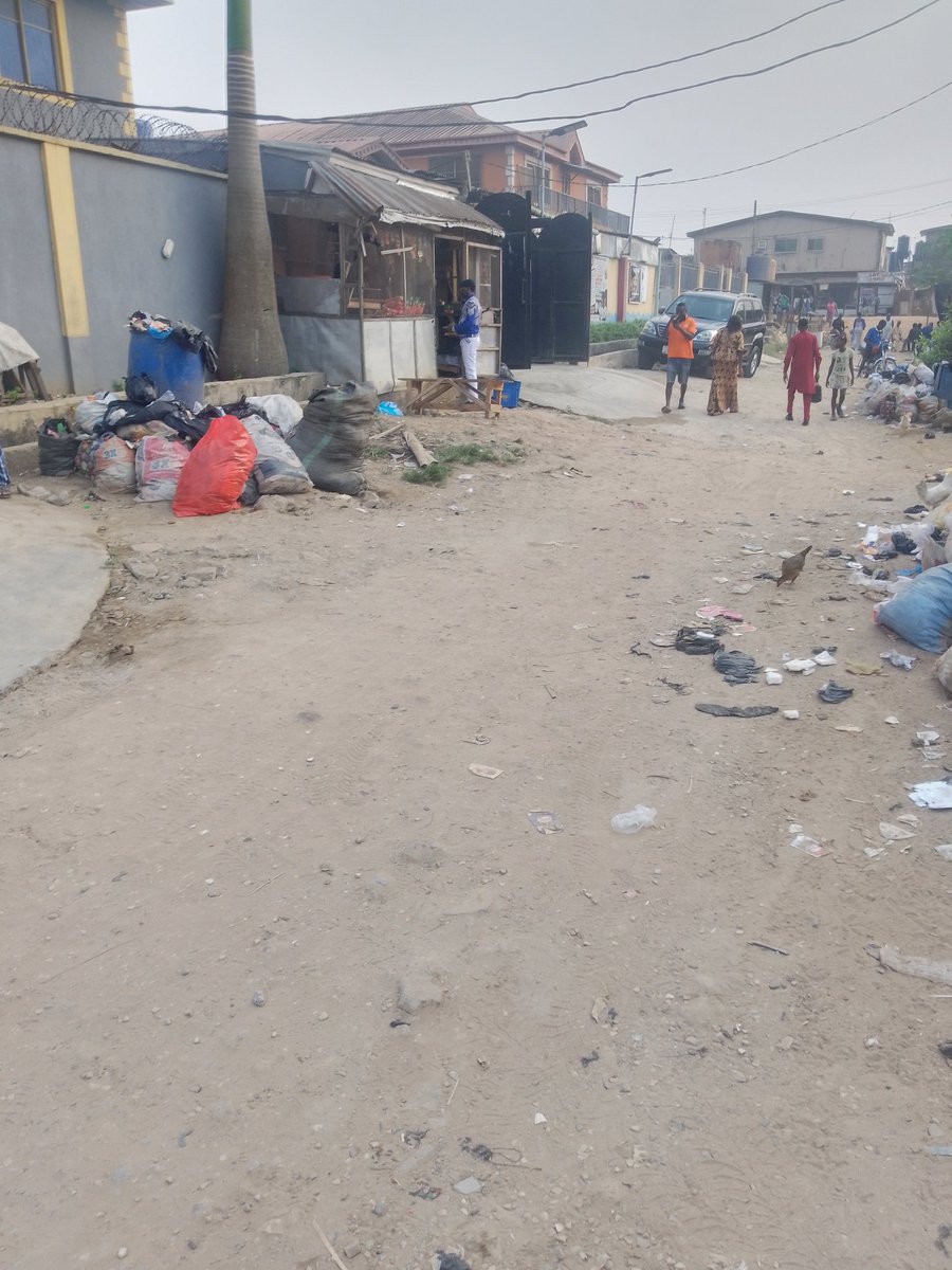 lamidecapo's tweet photo. @tokunbo_wahab @Lawma_gov @oshodiisolo @oshodiisolo @chairman Kendoo is there no emergency response that can at least help clear all this waste in the meantime. @Lawma_gov pls do something urgent in order to avoid a serious public health crisis https://t.co/5YGv9U0qPh