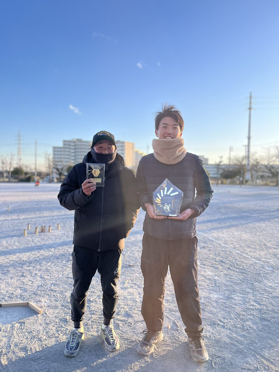 k_molkky's tweet photo. 予想外の強風で過酷なコンディションとなった第11回 葛飾モルックシングルス
そんな中、見事頂点に立ったのは…!
🥇 優勝:いわちゃん
🥈 準優勝:げんッ
🥉 第3位:こうた / マサキ
運営面でバタつき、ご迷惑をおかけした場面もございましたが、
温かくご協力いただきありがとうございました! https://t.co/kVRORoO7BW