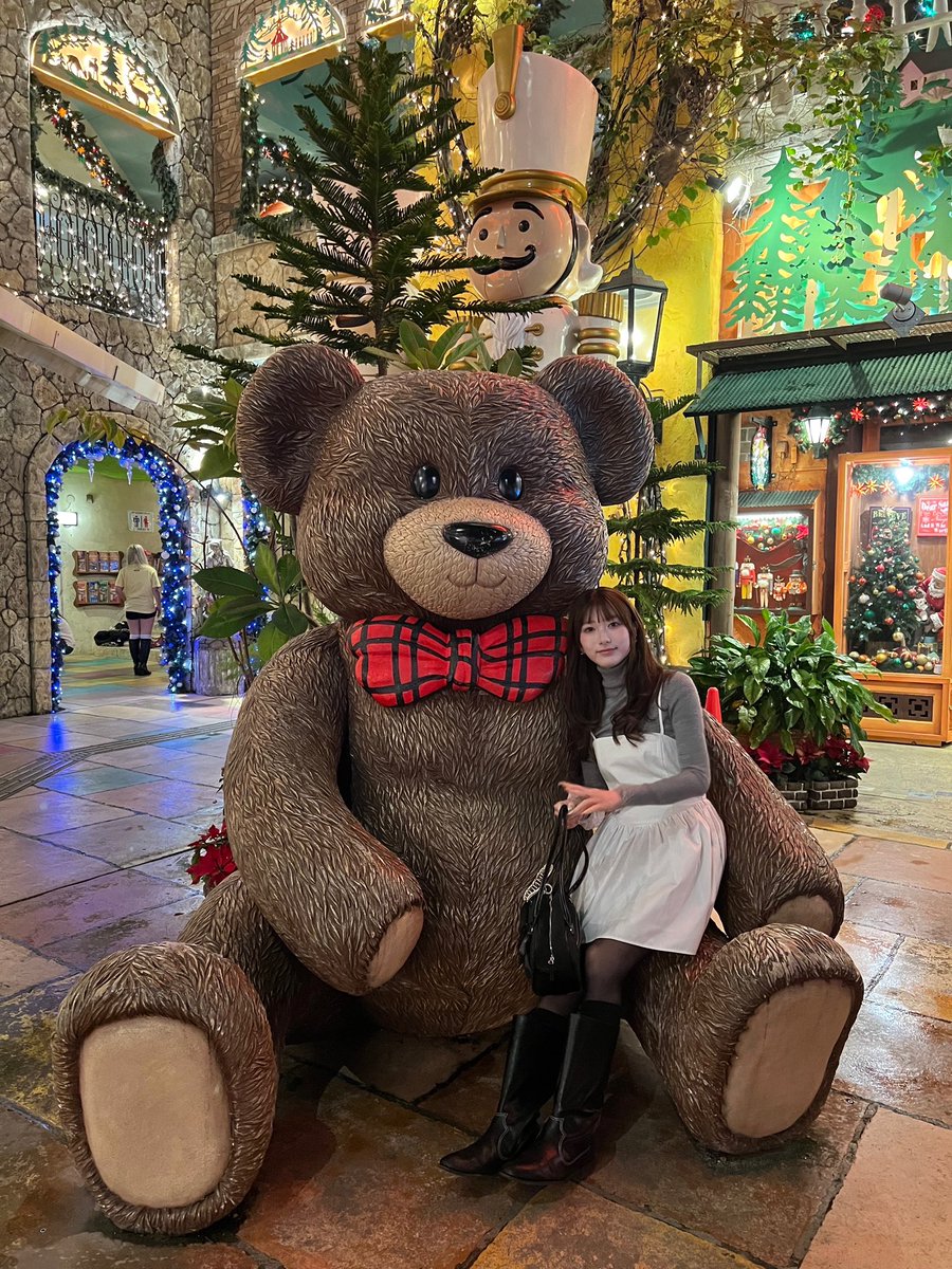 natsumi_ikema's tweet photo. 沖縄の美浜はクリスマスが終わっても
しばらくイルミネーションがあるんです🧸
お気に入りの場所🎄 ໋꙳🎀 https://t.co/50Pvij8QEe