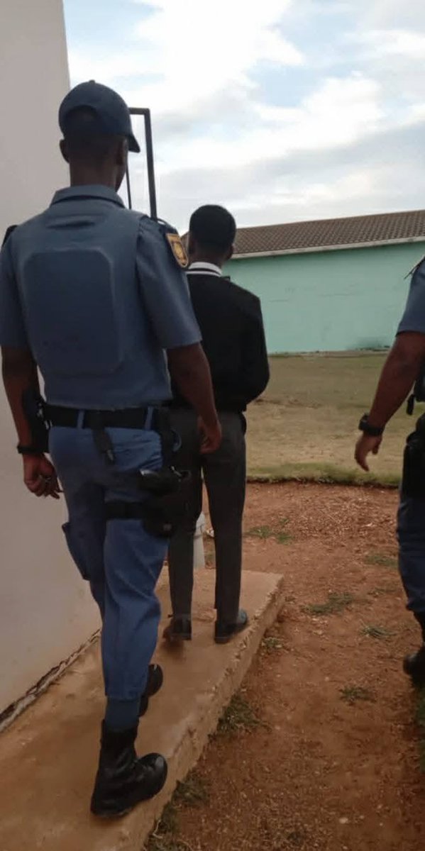 GalaxyTwoTwenty's tweet image. The boy who was being bullied at school reported the incidents to his teachers, but the bullying continued. He then decided to visit the nearest police station to file a case against his bullies and documented everything. His goal was not only to ensure transparency but also to…