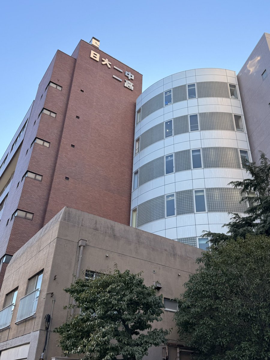 え？母校が隣。