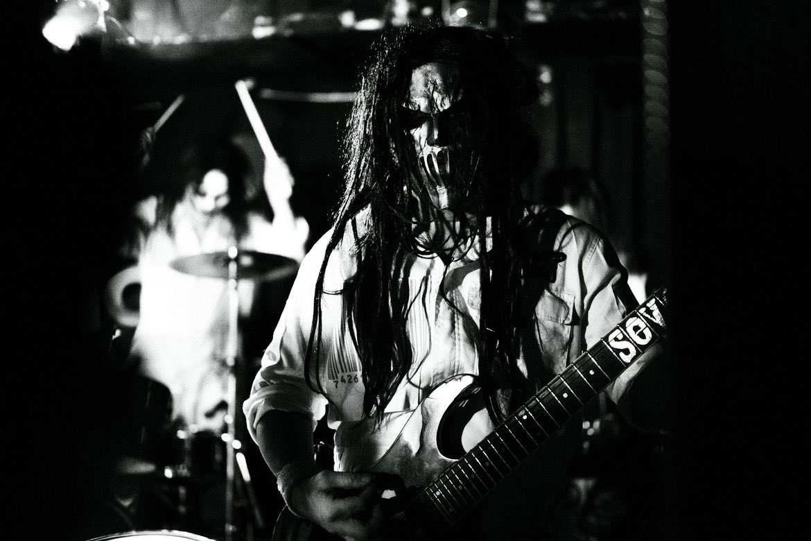 slipknock_info's tweet photo. 1/24 Emo Night Tokyo
@SodomZStringZ
#Slipknock
#Slipknot
📷@mizukiphoto0920 https://t.co/QTVrl904Ax