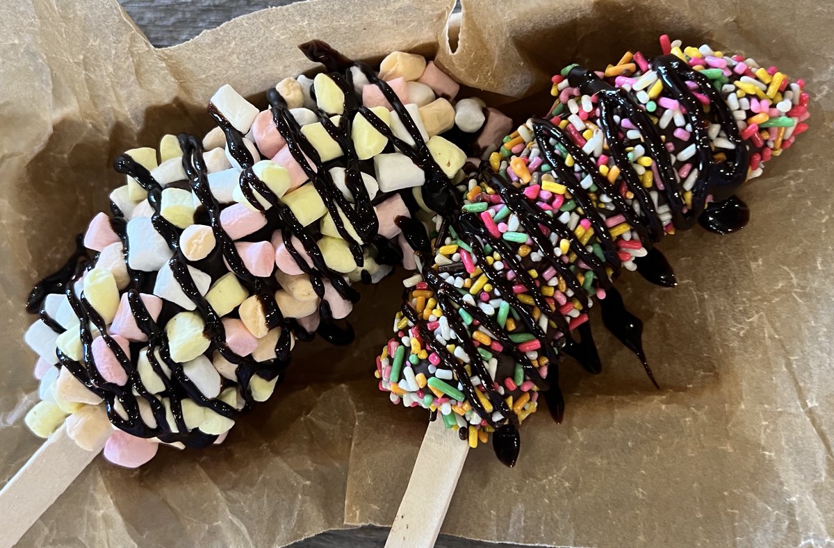 ドクターバナナ行ってきた。
マジで美味しかった。
2種類のトッピングができるのが凄くいい！