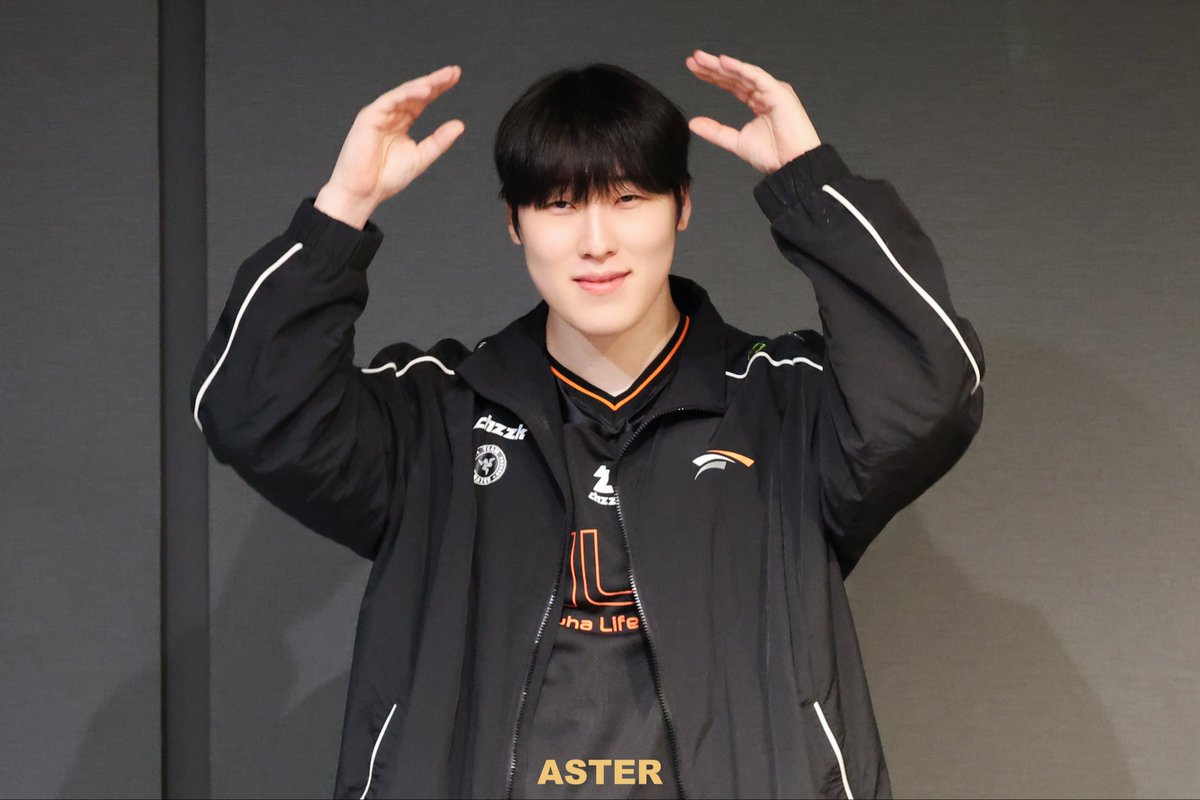 aster_zeze's tweet photo. 260124 승리팬미팅
#HLE #ZEKA #김건우 #제카 https://t.co/jxQCyVMcYt