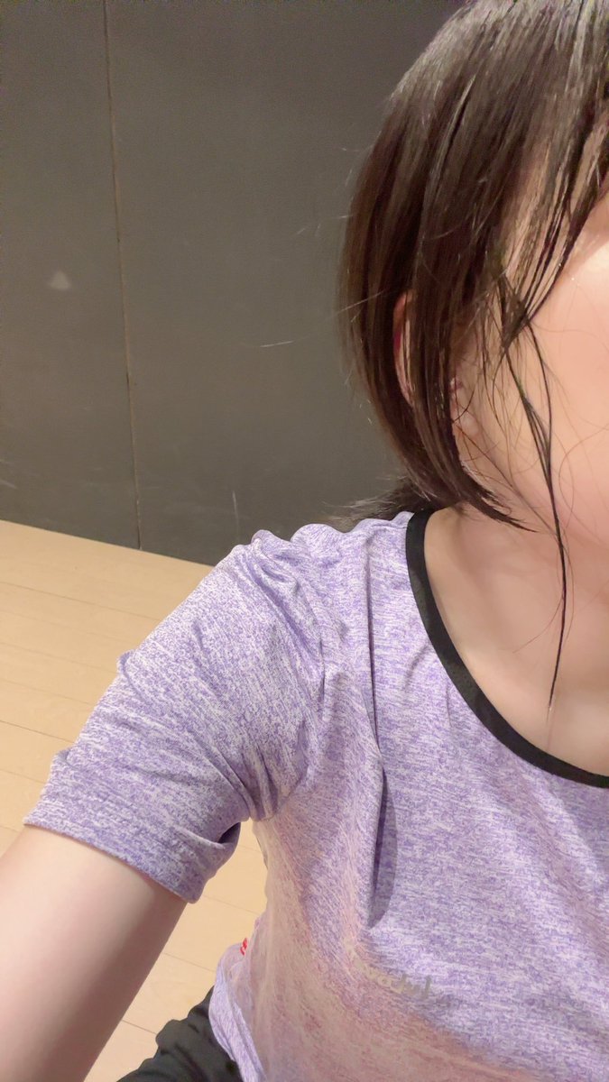 美容室で髪を綺麗にしてもらって、美容師さんから、今日は濡らさないようにしてくださいねって言われた後に滝汗を流してるのは玲夜さん(コイツ)ですww

ステージのために準備たくさんしてるのでたくさんのみんなに見てもらえたらいいなっ！