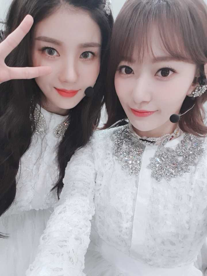 (2)

은비 사진 2탄

—--

은비 사진 2탄! 반응이 너무 좋아서 2탄까지 만들었어

이렇게 좋아해 준다고 ?ㅠㅠ뭐야 감동받았잖아

이번에는 쿠라짱이랑 찍은 사진인데 너무 맘에 들어서 간직하고 있던 사진이야

좋은 건 같이 봐야지 오늘 하루 힘낼 수 있겠지?

ウンビの写真2弾!