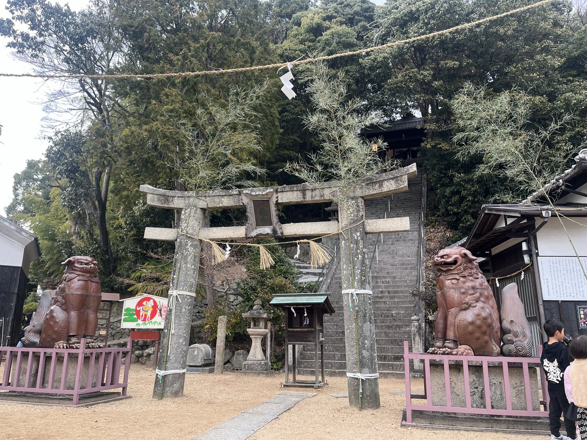 yakkiina's tweet photo. 宇佐八幡宮　狛犬はもちろん備前焼 https://t.co/aWHPeG1oYF