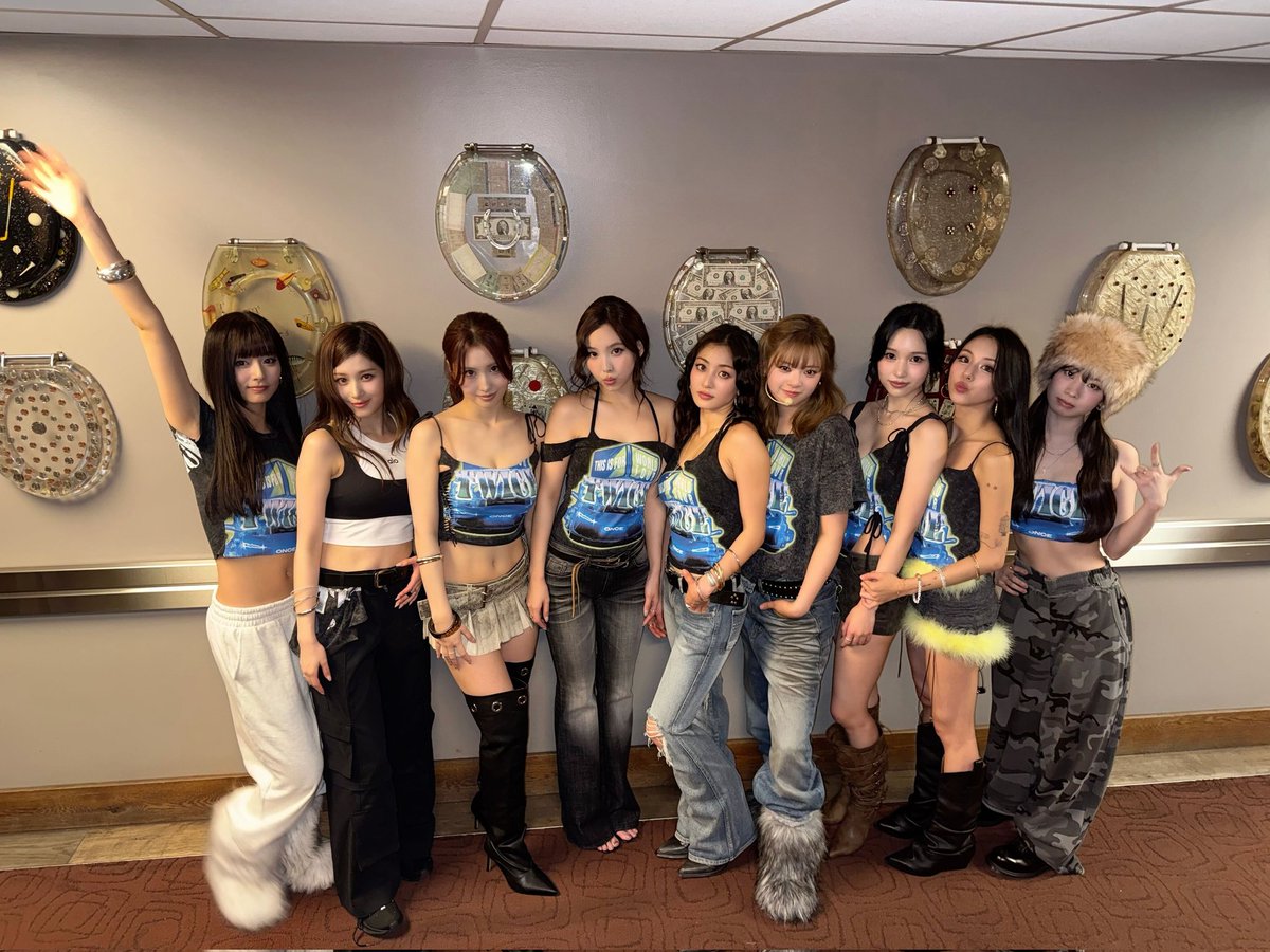 JYPETWICE's tweet image. TWICE &amp;lt;THIS IS FOR&amp;gt; WORLD TOUR IN LOS ANGELES - Day 3

LA ONCE, you made us shine so bright today ✨️

#TWICE #트와이스 #THISISFOR
#TWICE_THISISFOR_WORLD_TOUR
#TWICE_THISISFOR_WORLD_TOUR_IN_LOSANGELES