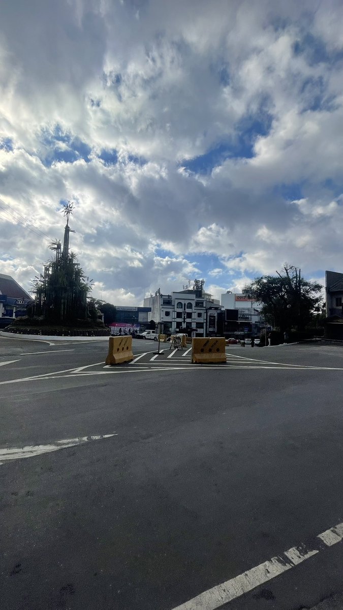 _rbdr's tweet image. Ang dami kong nadadaanang yummy at pwedeng tikman. Tikman kita?

#alterbaguio
#alterbenguet
#alterph