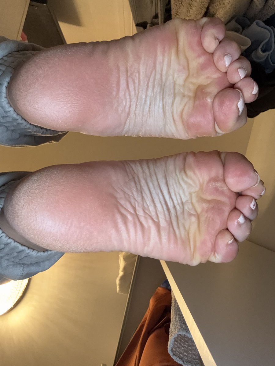 What’s the vibe like from down there 😜

Feet | Soles | scrunch | toes