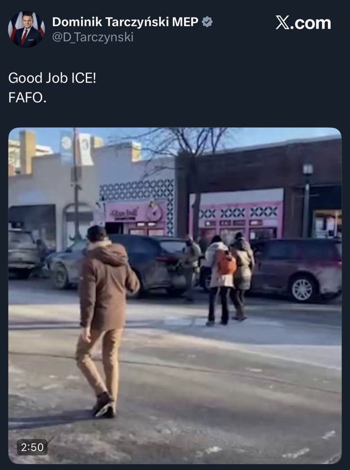 Weź człowieku zrzeknij się polskiego obywatelstwa, bo cała Polska się za ciebie wstydzi. Będziesz miał wtedy wolną rękę w wielbieniu swoich amerykańskich panów. Oni lubią takich pożytecznych idiotów jak ty, takie bezrozumne kukiełki posłusznie wykonujące polecenia sekty MAGA.