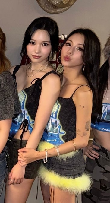 뾰족이가 또 동글이 손목잡네