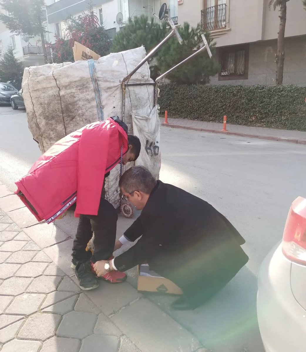 Çocuklar, insanlığın umudu, uğuru ve ufkudur. 
Umudumuz ve göz aydınlığımız olan çocuklarımızın bu soğuk havalarda ayaklarına bot, yüreklerine mont olmaya devam ediyoruz. 
Katkı sunan, emeği geçen herkese teşekkür ederiz.