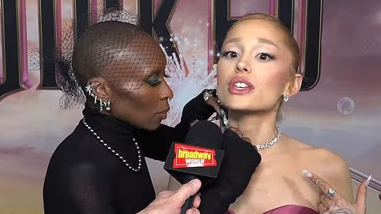 AcervoCharts's tweet image. Eleitores do Oscar revelaram que Ariana Grande perdeu sua indicação devido ao comportamento estranho com Cynthia Erivo.

Eles criticaram “tentativas forçadas de viralização” e apontaram crises de choro durante entrevistas como falta de preparo emocional.