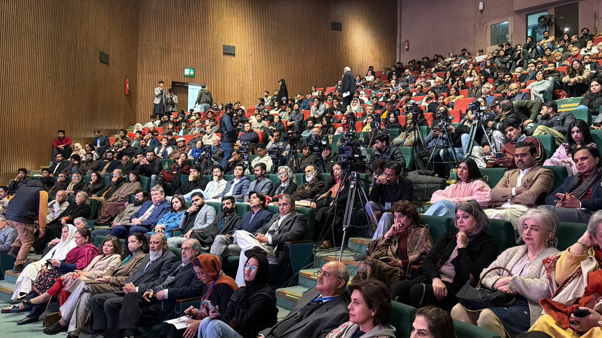 NLinPakistan's tweet image. Happy to support and be part of @ThinkFestPK 🇵🇰 in #lahore 

With #MughalHistory as this year’s theme, we’re honoured to bring Prof. Jos Gommans from Leiden University 🇳🇱and Daniel Kooij from the University of Amsterdam who shared thought‑provoking insights on #AI.
@RJSiegert