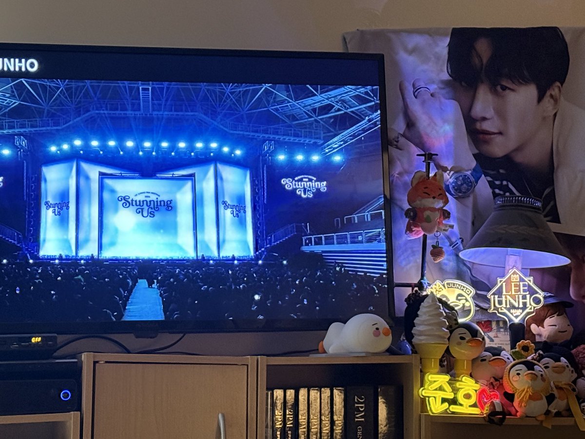 Okay we are ready!!!  Can’t wait to see JunHo’s birthday party❣️
🎊Happy Birthday <a href="/dlwnsghek/">REAL JUNHO LEE</a> 🎊
May you have many many more happy birthdays…we’ll always be ready to celebrate anything you do 🎉