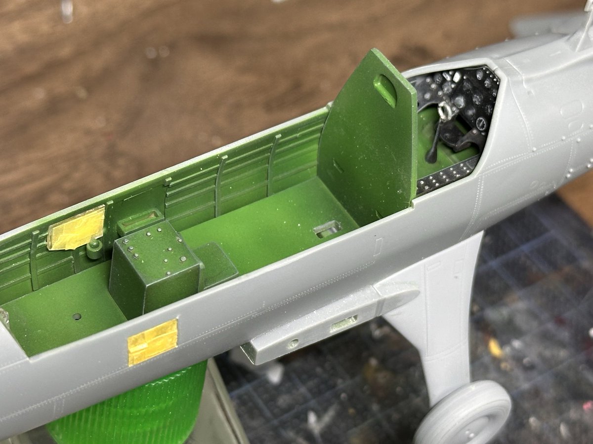 寒かったり、本が楽しかったり、腰痛が酷かったりで約２ヶ月ぶりの模活🔧

フェアリーアルバコア進めてます。
先日リベットルーラーを買ったのでコロコロしてみましたが難しいですね💦