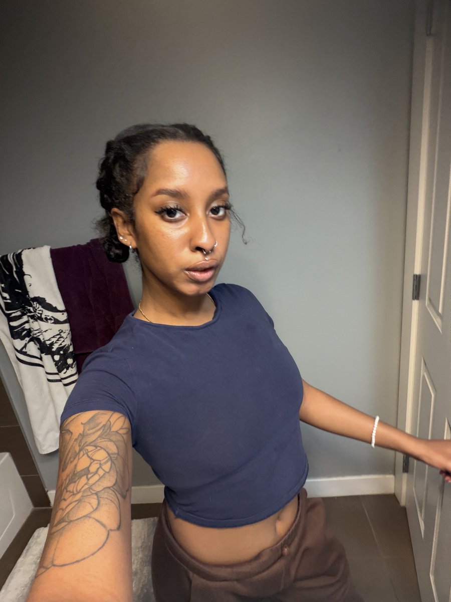 _Pvrisxox tweet media
