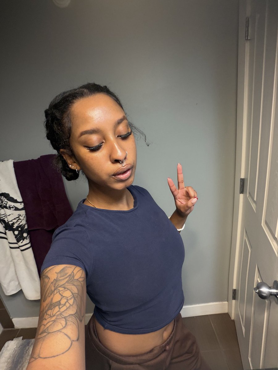 _Pvrisxox tweet media